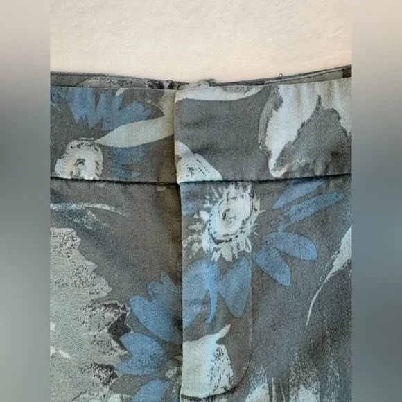 Vintage Calvin Klein Tropical Print Shorts - Size 8. - Picture 6 of 13